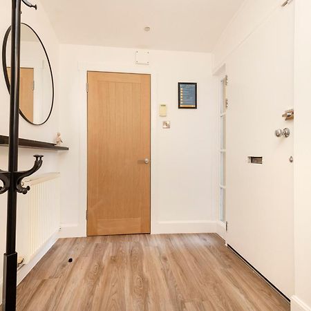 אדינבורו Joivy 3Br Flat In Haymarket With Free Parking מראה חיצוני תמונה