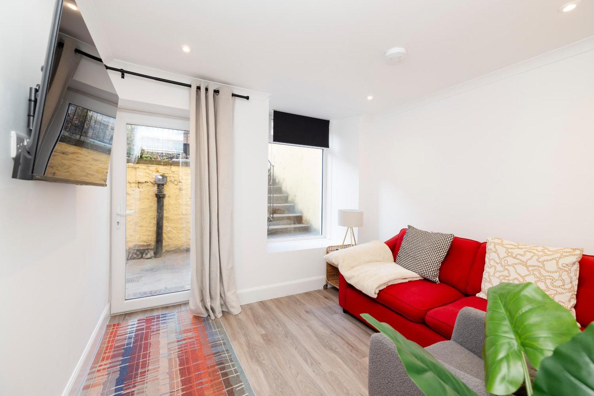 אדינבורו Joivy 3Br Flat In Haymarket With Free Parking מראה חיצוני תמונה