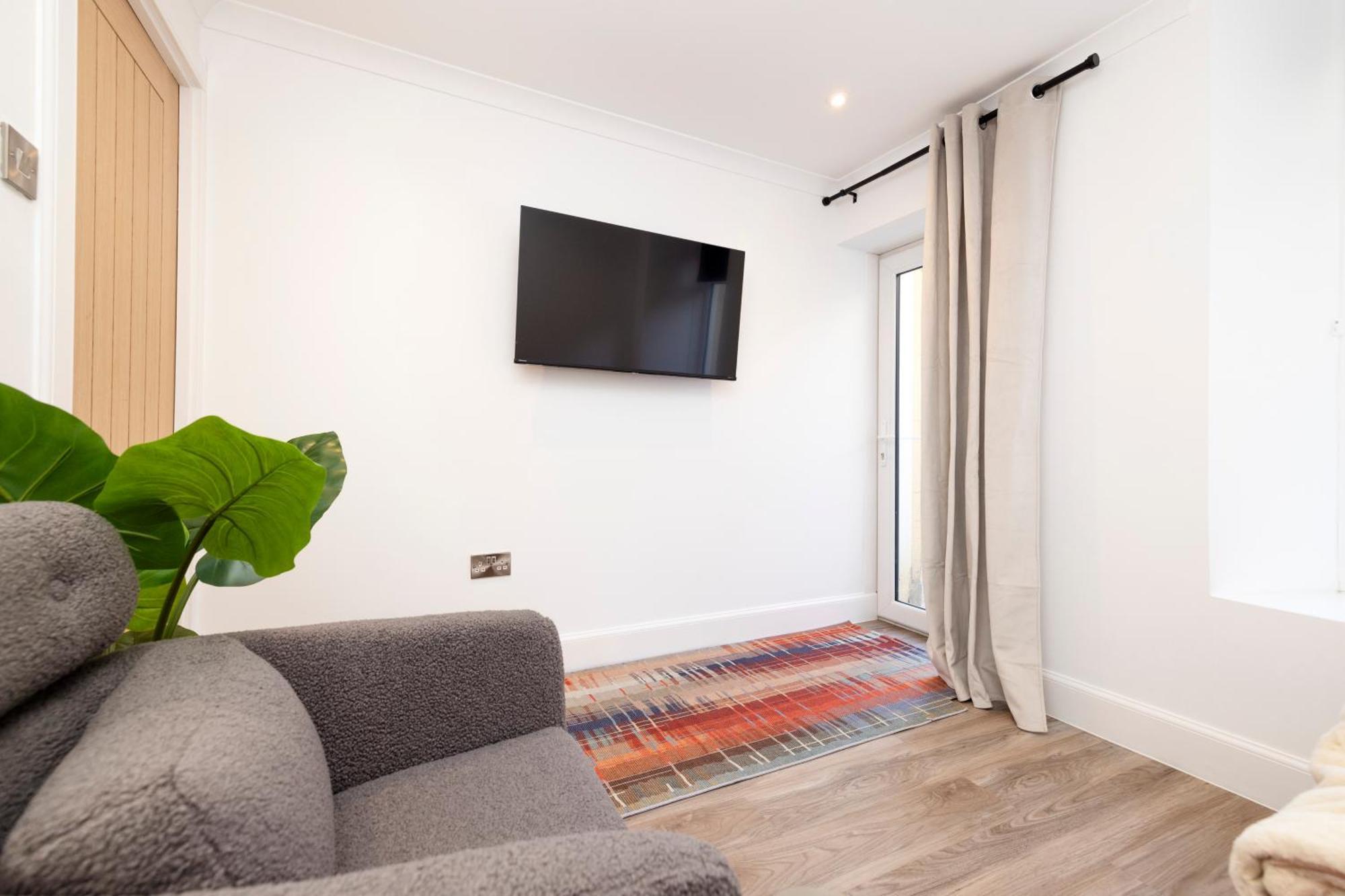 אדינבורו Joivy 3Br Flat In Haymarket With Free Parking מראה חיצוני תמונה