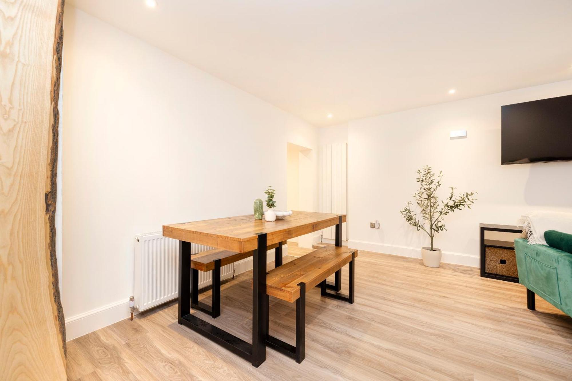 אדינבורו Joivy 3Br Flat In Haymarket With Free Parking מראה חיצוני תמונה