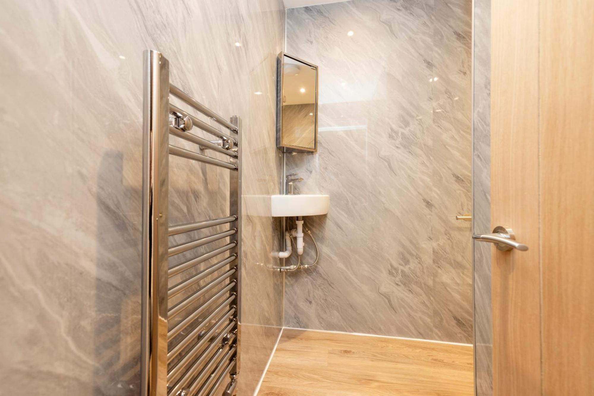 אדינבורו Joivy 3Br Flat In Haymarket With Free Parking מראה חיצוני תמונה