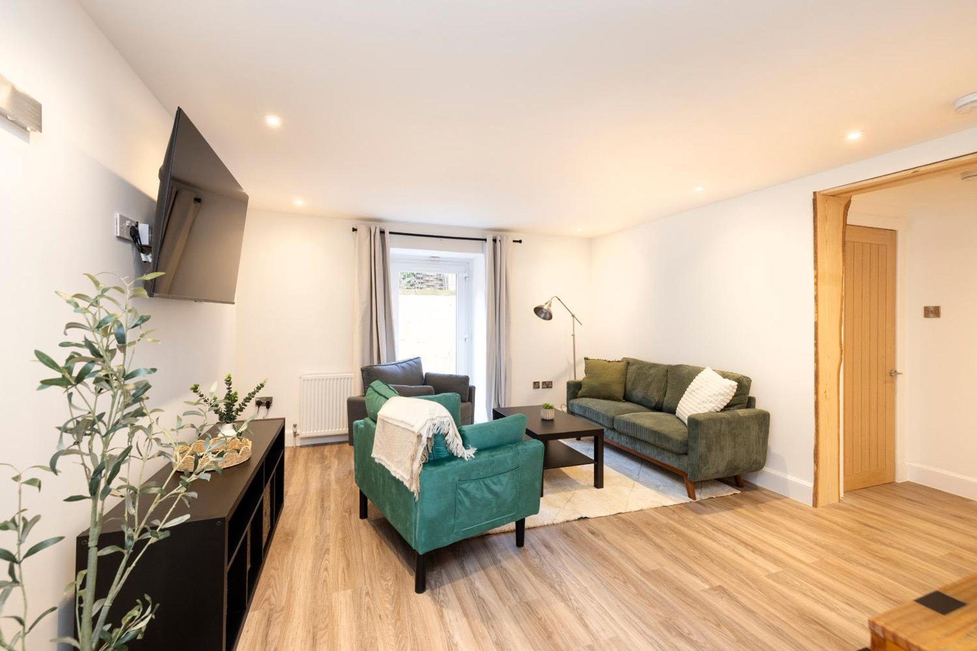 אדינבורו Joivy 3Br Flat In Haymarket With Free Parking מראה חיצוני תמונה