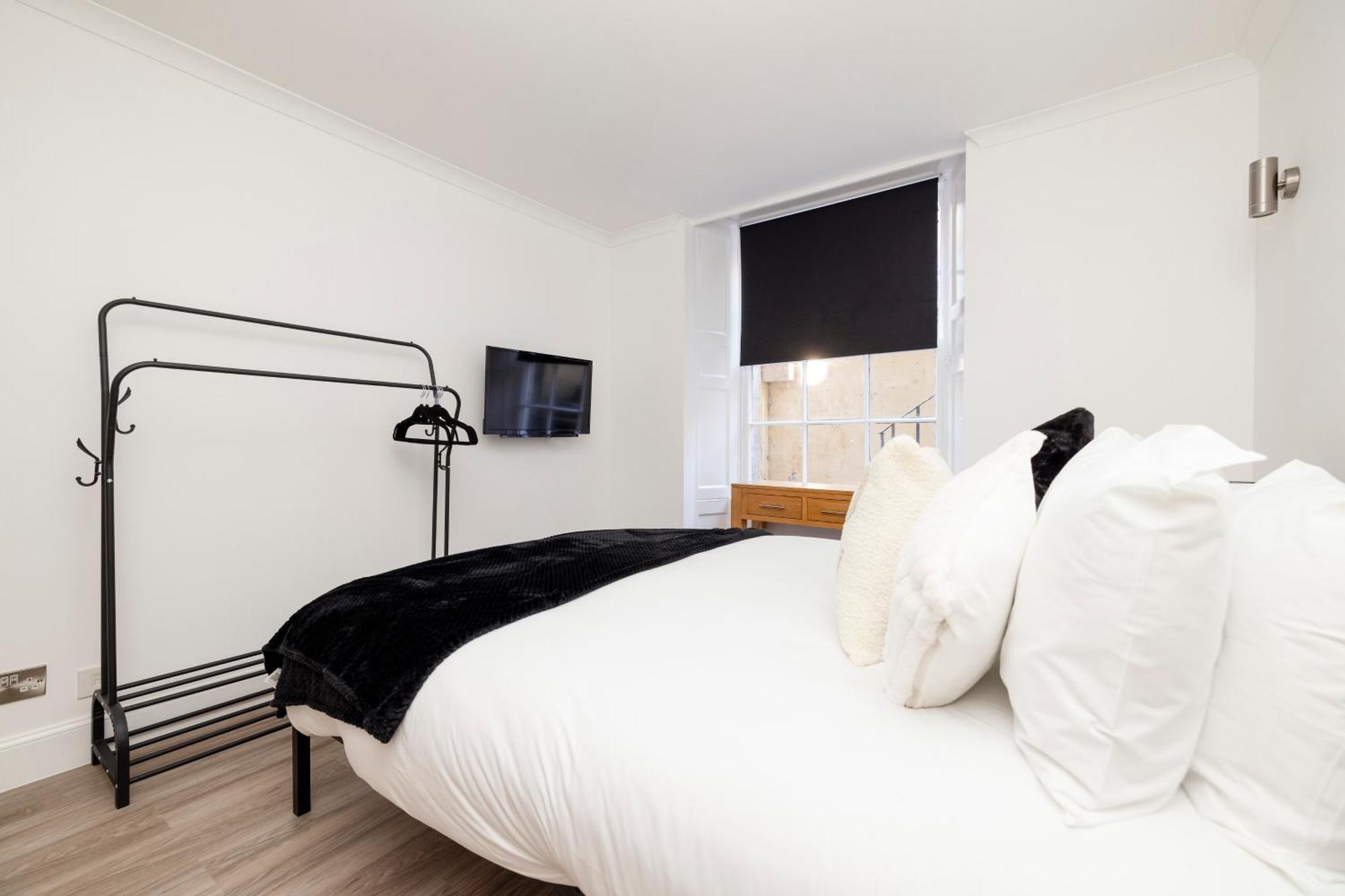 אדינבורו Joivy 3Br Flat In Haymarket With Free Parking מראה חיצוני תמונה