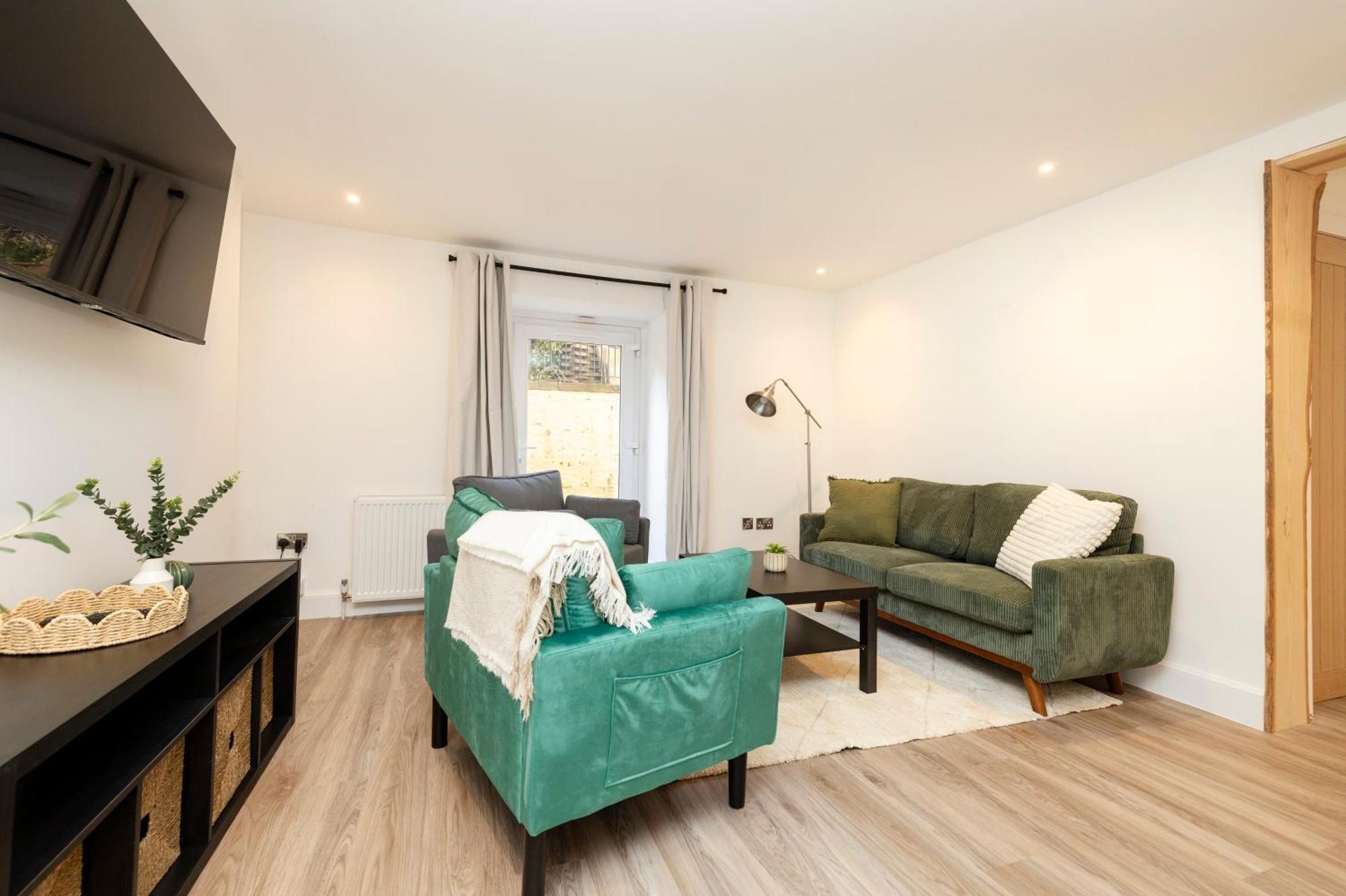 אדינבורו Joivy 3Br Flat In Haymarket With Free Parking מראה חיצוני תמונה