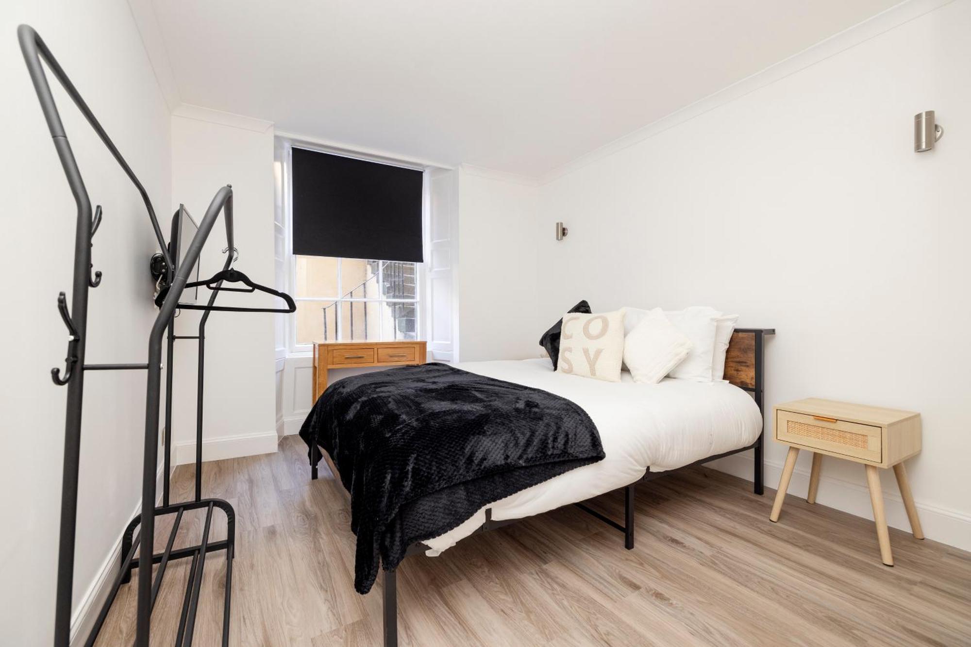 אדינבורו Joivy 3Br Flat In Haymarket With Free Parking מראה חיצוני תמונה