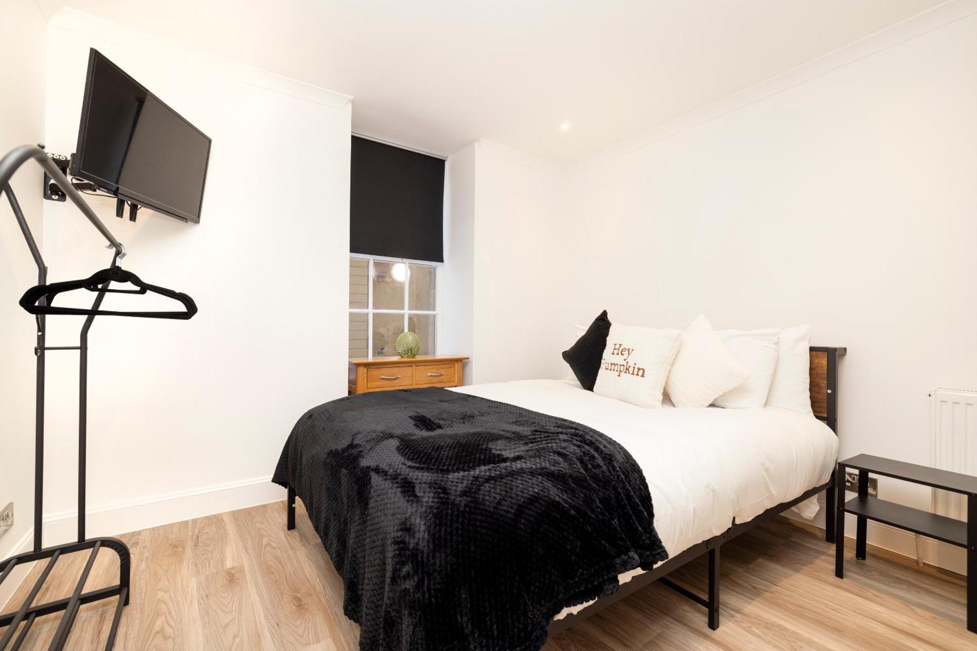 אדינבורו Joivy 3Br Flat In Haymarket With Free Parking מראה חיצוני תמונה