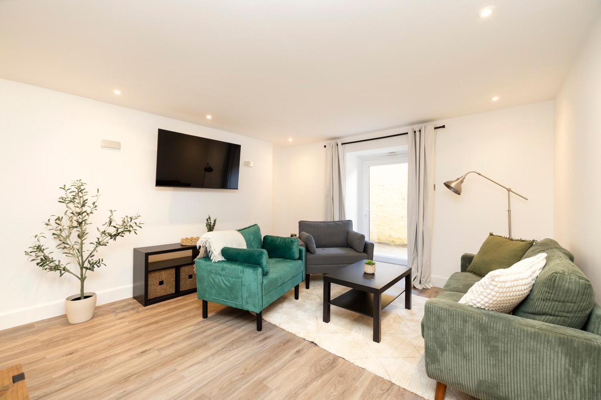 אדינבורו Joivy 3Br Flat In Haymarket With Free Parking מראה חיצוני תמונה