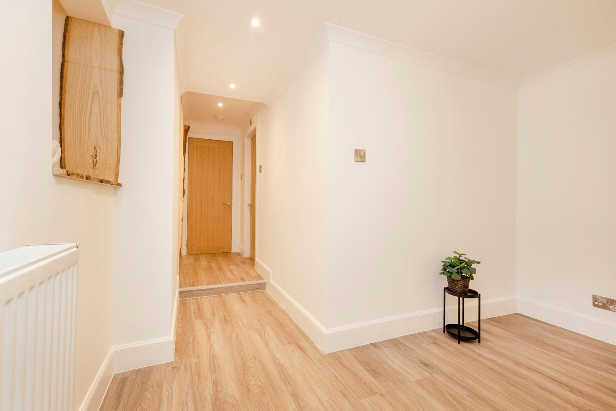 אדינבורו Joivy 3Br Flat In Haymarket With Free Parking מראה חיצוני תמונה
